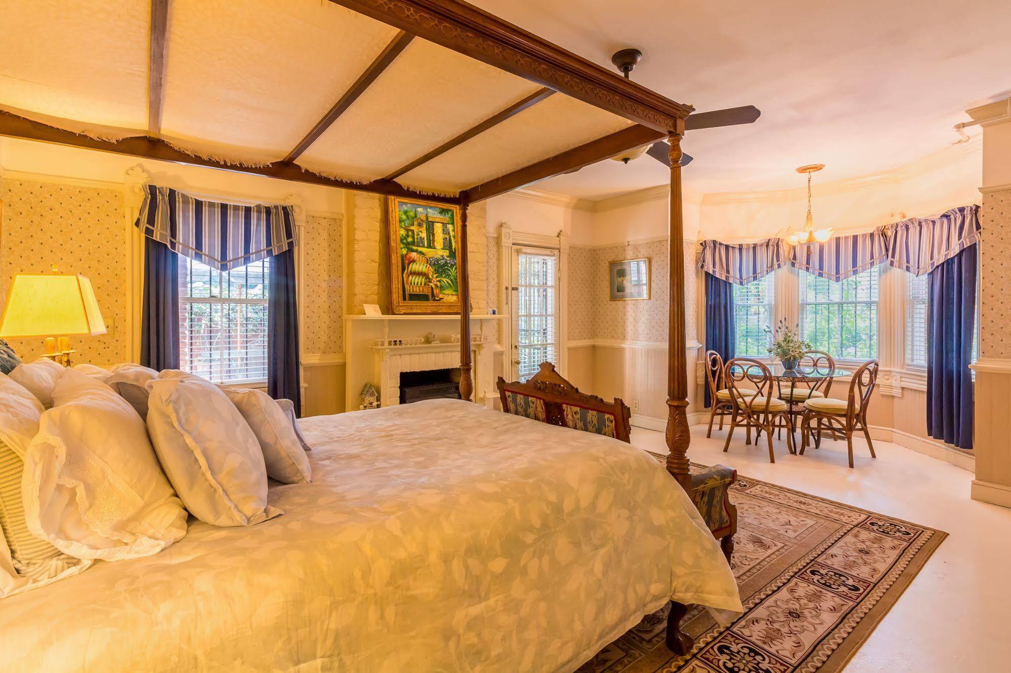 Amethyst Garden Bed & Breakfast Савана Екстериор снимка