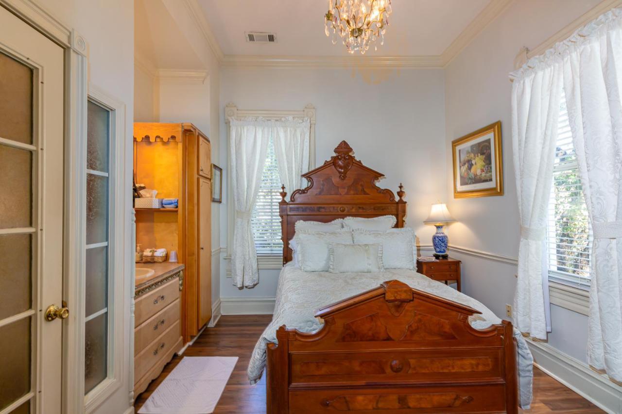 Amethyst Garden Bed & Breakfast Савана Екстериор снимка